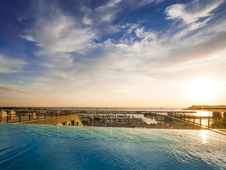 WYNDHAM GRAND İSTANBUL KALAMIŞ MARINA