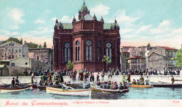 1900’lerin başında Demir Kilise ve kayıklarla ibadete gelen halk.